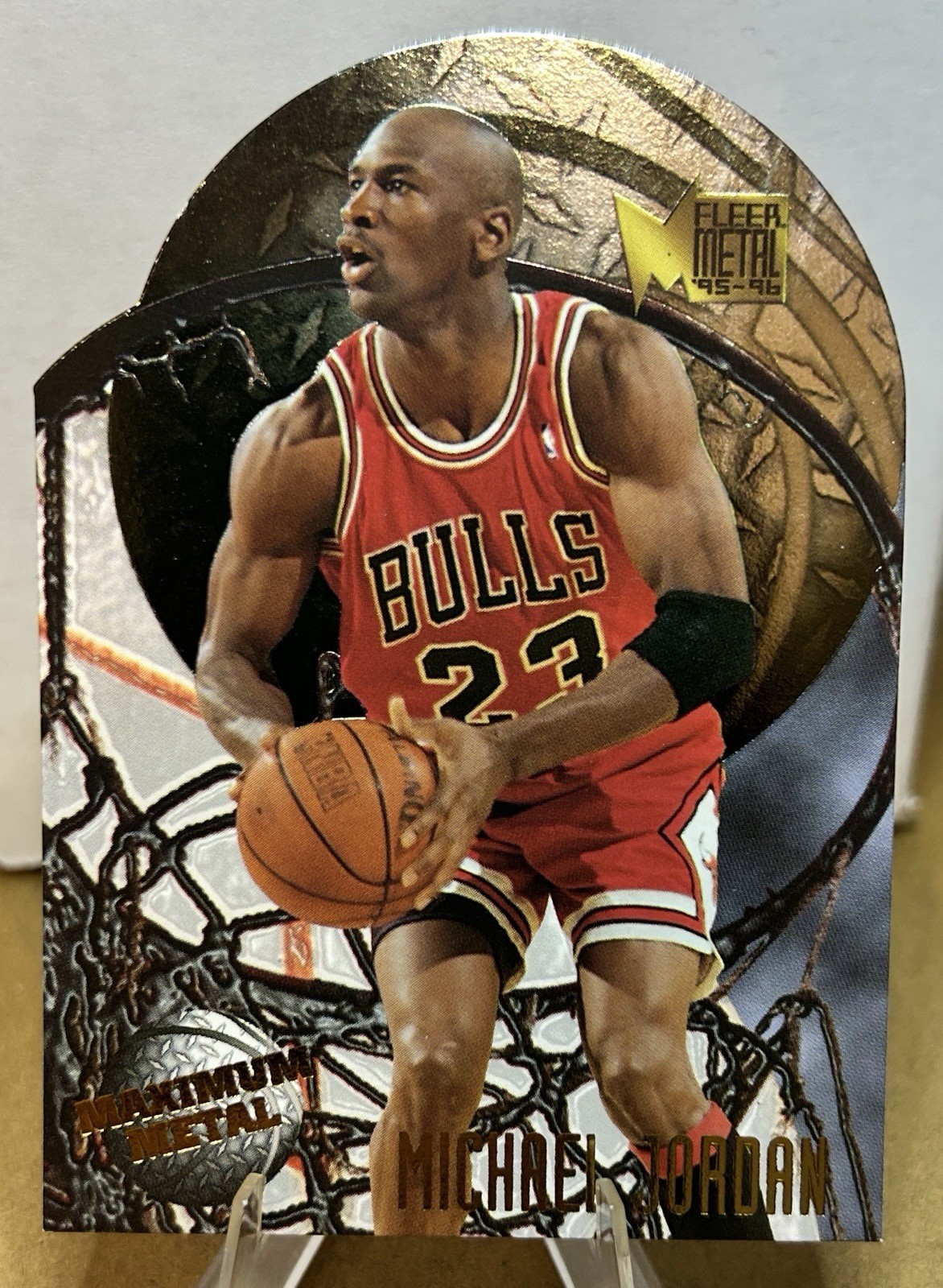 🔥RAW🔥1995-96 Fleer Metal -Scoring Magnet Michael Jordan #4. PSA 10 is $4,000+ 