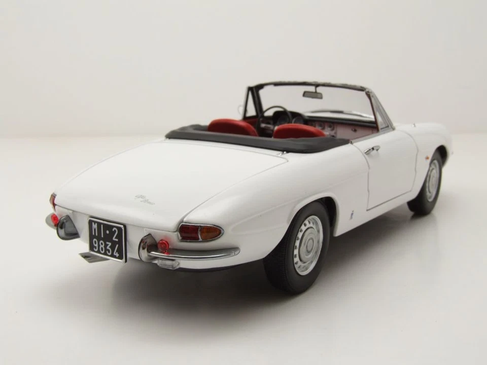 Alfa Romeo 1600 Duetto Spider 1966 Bianco Modellino 1:18 Auto Da Collezione - Immagine 2 di 4