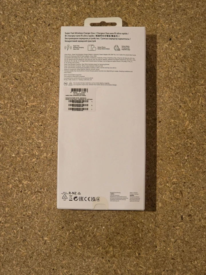 Samsung EP-P5400TBEGGB Wireless Charger Duo Watch - Dark Grey (with Cable, 15W) - Image 2 of 2