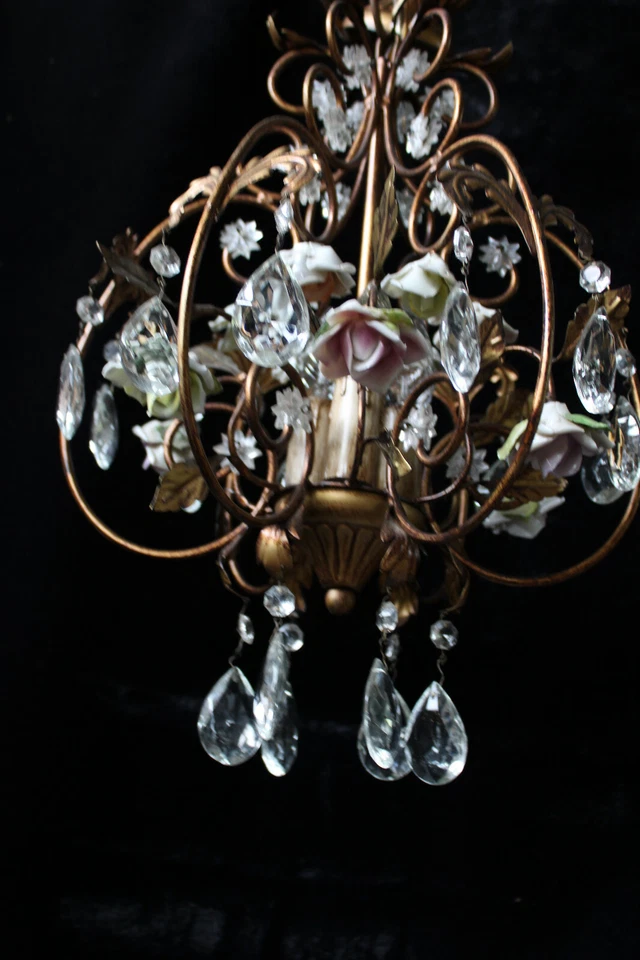 Candelabro floral vintage francês flores de porcelana vidro gotas de cristal - Imagem 3 de 4