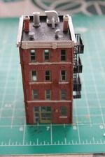 1-160TH N SCALE 3D PRINTED STORE WITH APARTMENTS UPSTAIRS WITHBUILT AND PAINTED