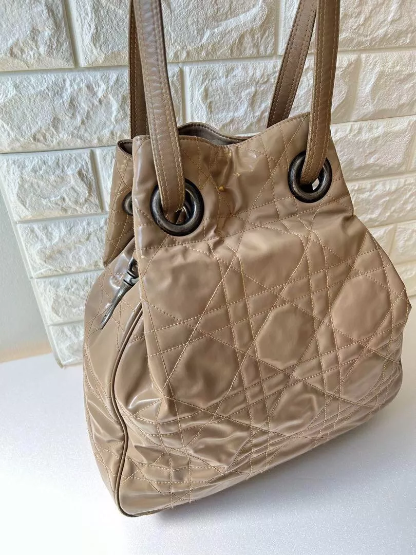 Sac bandoulière Christian Dior Greige cannage breloque cuir occasion