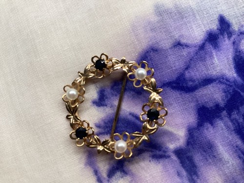 9ct Gold Sapphire and Pearl brooch - Picture 2 of 7