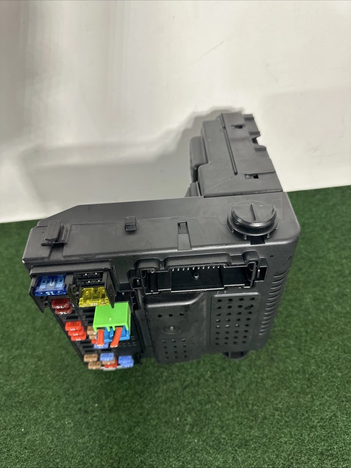 Volvo XC90 S80 S60 V70 CEM Central Electronic Control Module 2005-2014 30765149 - Image 2 of 4