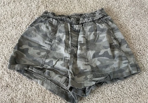 Vanilla Star Premium Shorts Womens Medium Camo Elastic Waist