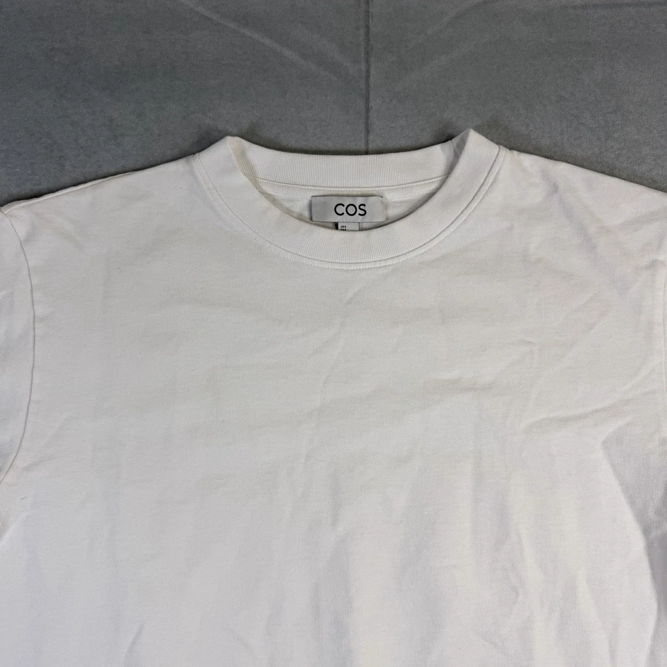 Camiseta COS Para Hombre Pequeña Blanca Cuadrada Calce Relajado Cuello Redondo En Blanco Peso Medio Foto 2 de 4