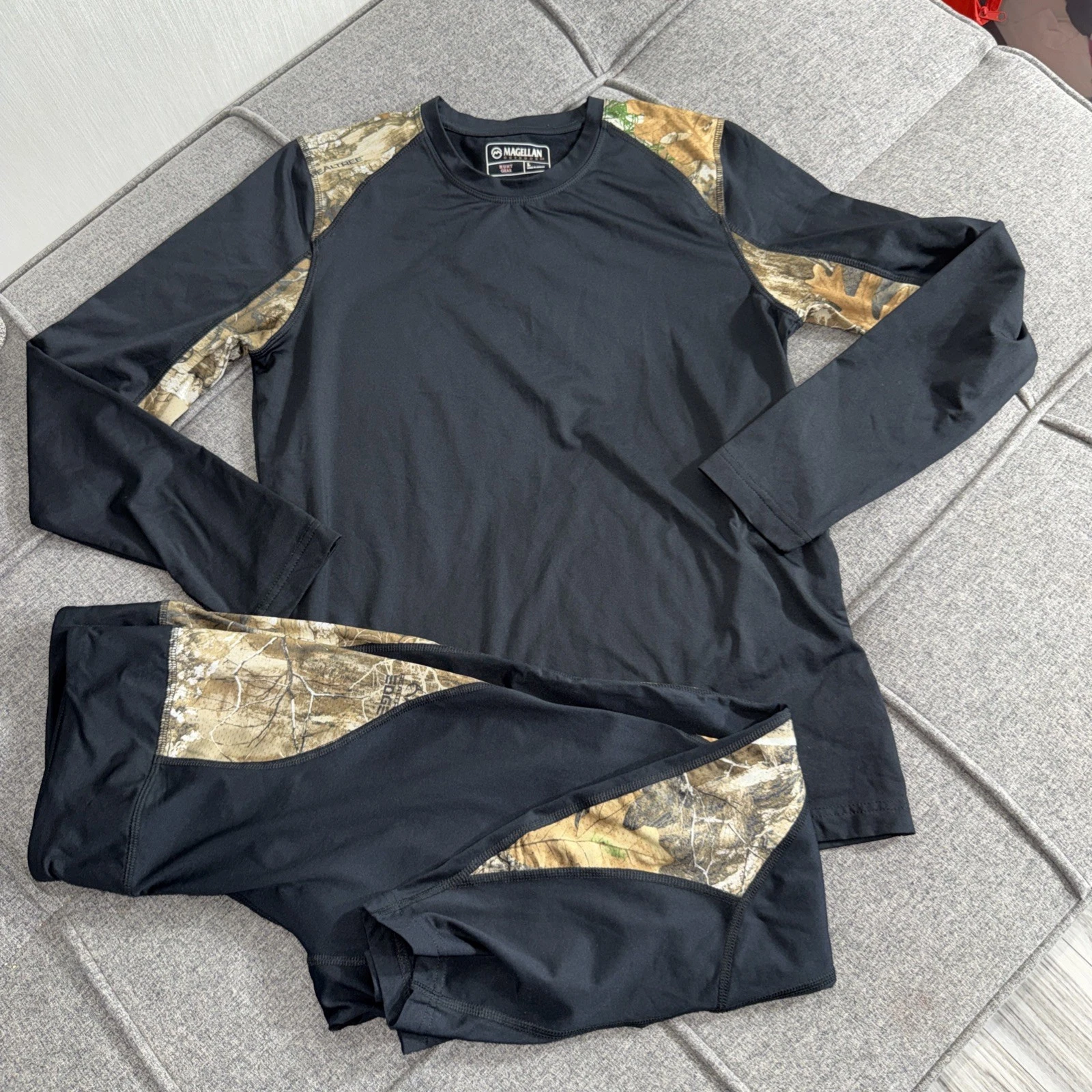 Magellan Outdoors Hunt Gear Womens L Black Camo Base Layer Set Top Leggings
