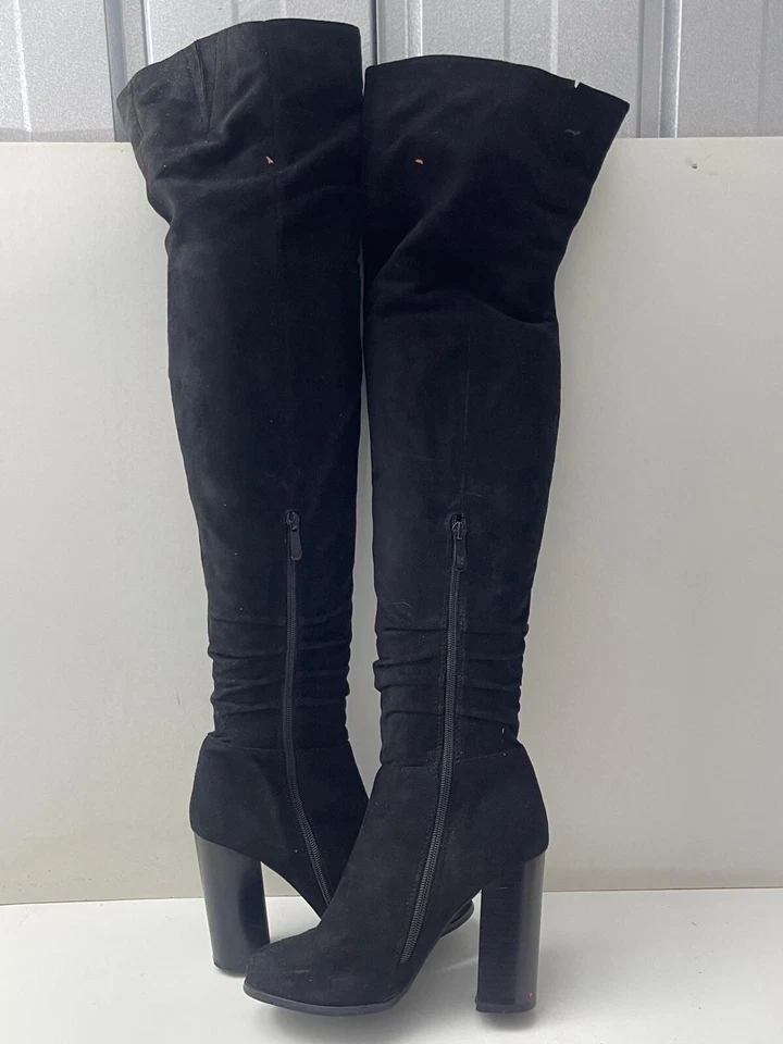 Botas ajustadas Public Desire negras de gamuza con media cremallera lateral sobre la rodilla talla UK 4-A59 Foto 4 de 4