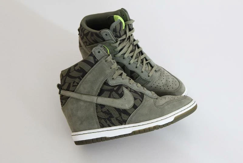 Green nike wedge best sale sneakers