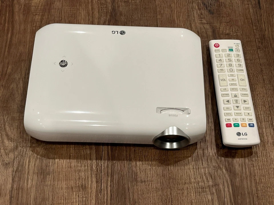 LG PW1000 MiniBeam Projector WXGA Home Video HD DLP LED 3D Capable Bluetooth - Image 2 of 4