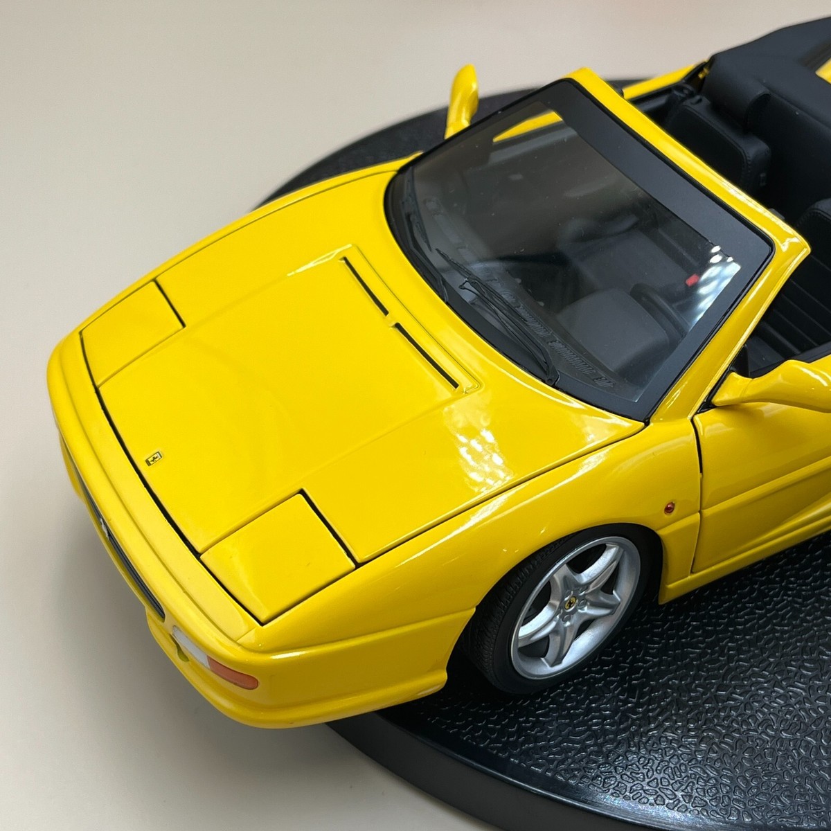 FERRARI F355 Targa 1994 yellow - 1/43 MINICHAMPS - 299633