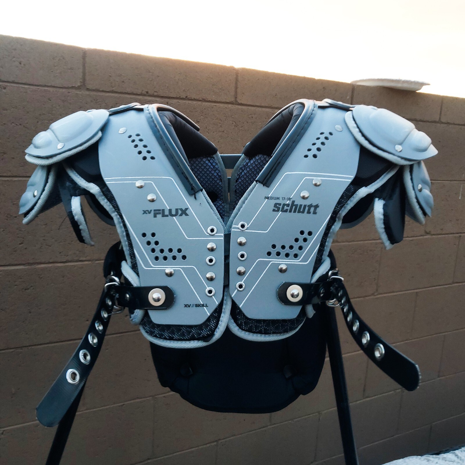 Schutt XV Flux Adult Football Shoulder Pads (MEDIUM) - All-Purpose, New