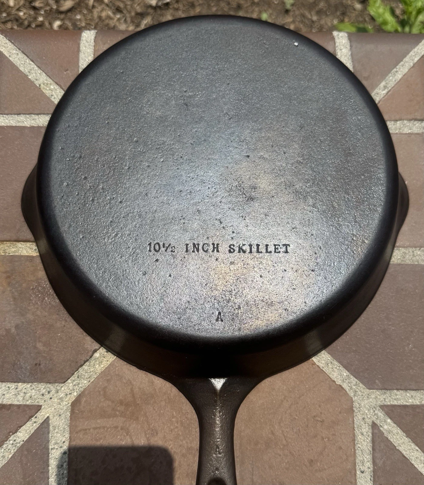Unmarked Wagner Ware #8 Cast Iron Skillet