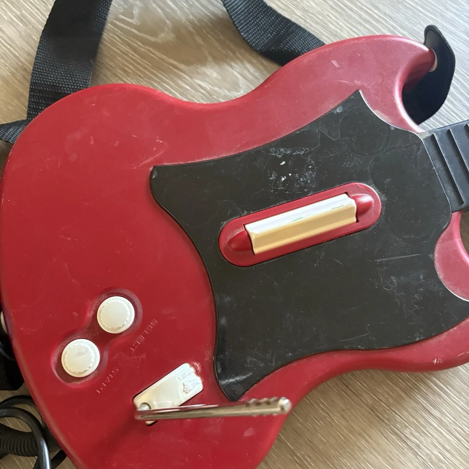 Guitarra PS2 Playstation 2 Guitar Hero con cable roja octano 95077.805 con correa probada Foto 2 de 4