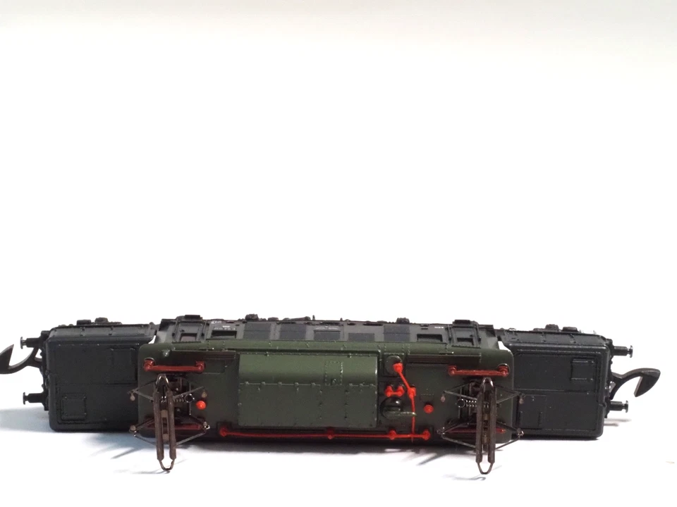 88224 Marklin Z-scale Heavy Electric Locomotive E94 5 Pole Motor & LED Crocodile - Image 4 of 4
