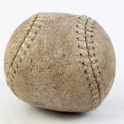 BASEBALL ANCIEN VINTAGE CUIR COUTURE SURÉLEVÉE DIAMÈTRE 3,5