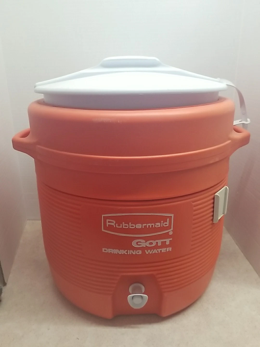 Gott Rubbermaid 6.5 -Gallon Heavy-Duty Beverage Cooler Dispenser Cold Drink
Opens in a new window or