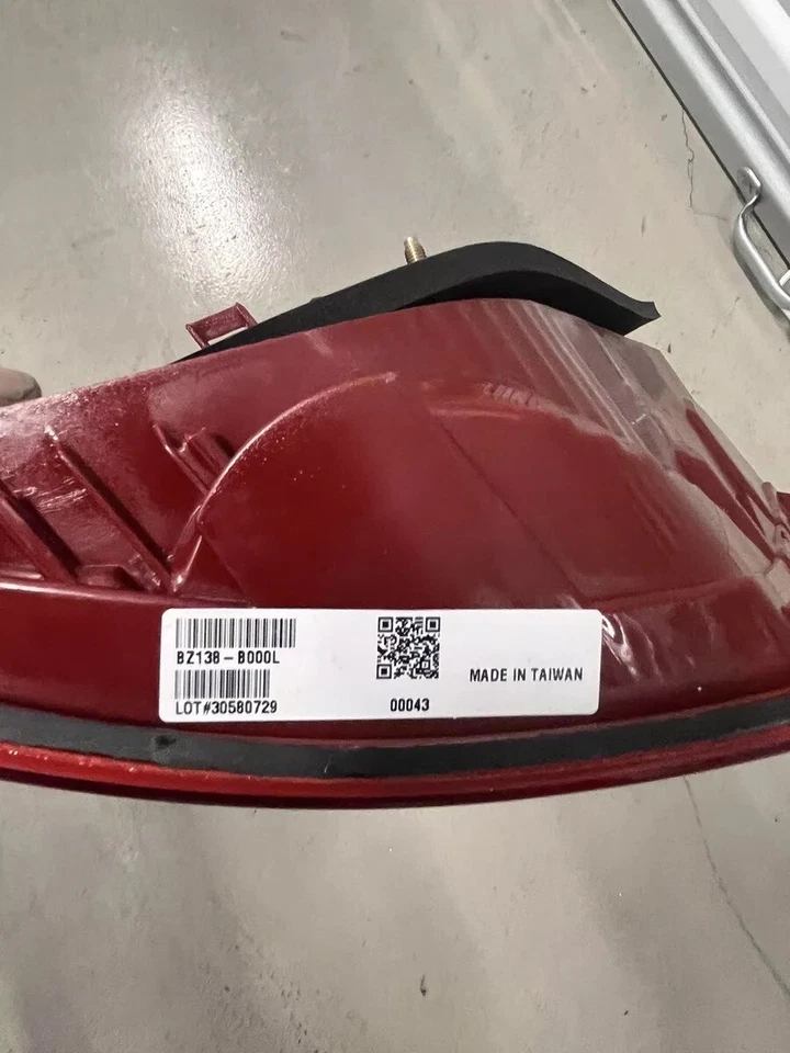 Conjunto de luces traseras para Mercedes-Benz C300 2008-2011 lado del pasajero tipo LED Foto 2 de 3