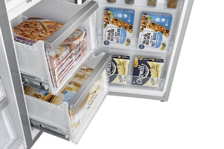 Hisense Frigorifero Quattro Porte RQ758N4SWSE 606L Classe E Metal Cooling WiFi - Immagine 3 di 4