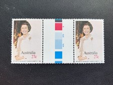 1982 AUSTRALIA BIRTHDAY OF HER MAJESTY QUEEN ELIZABETH II GUTTER PAIR FINE USED