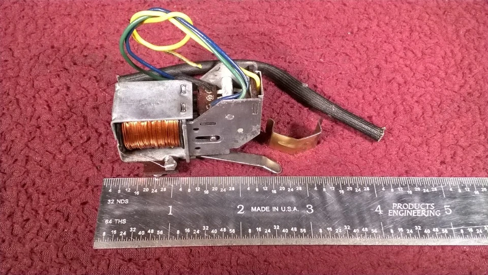 LIONEL POST WAR 2243 F3 DIESEL LOCOMOTIVE - REVERSING E-UNIT ASSEMBLY - Image 4 of 4