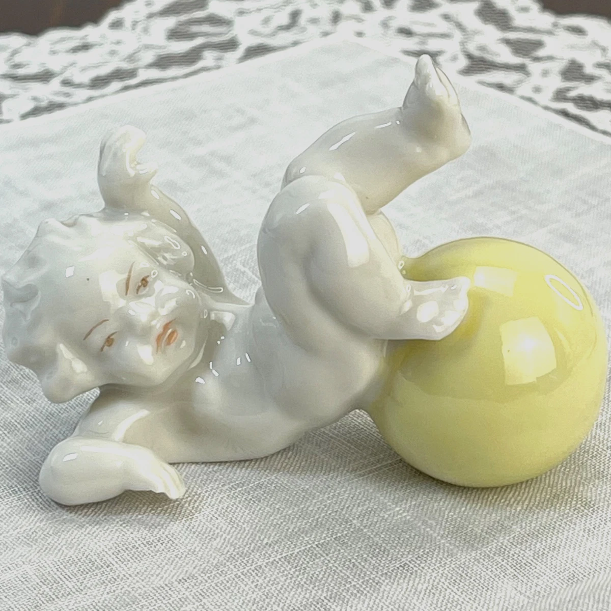 Hutschenreuther Figurine In Antique Ceramic & Porcelain Figurines