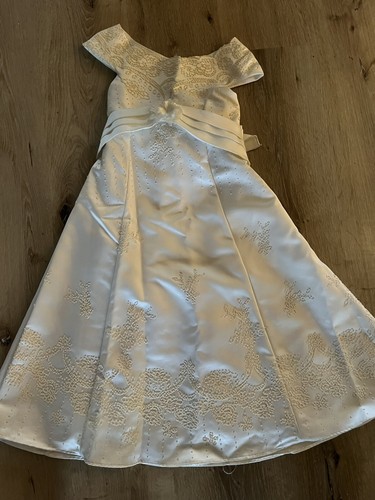 Kid’s Love Flower Girl Wedding dress, Sz 4. Ivory, Intricate Beading. Scallop - Picture 2 of 6