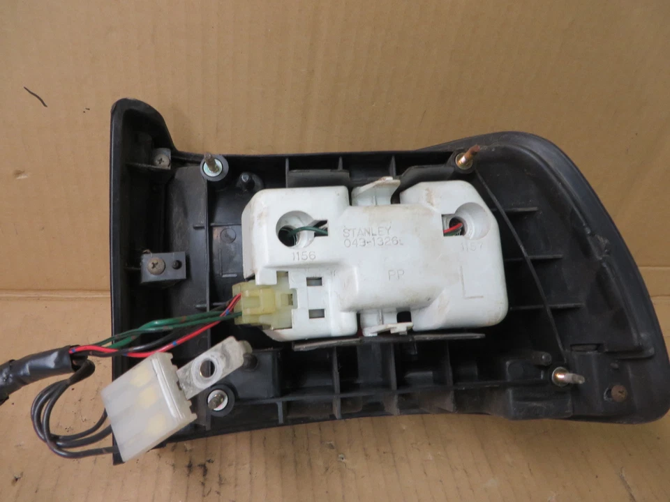 MERCURY TRACER SEDÁN 91-93 FORD ESCORT SEDÁN 92-93 LUZ TRASERA CONDUCTOR IZQUIERDA OE Foto 2 de 2