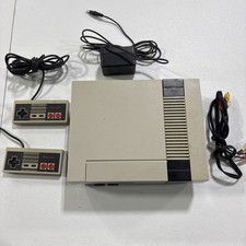 Nintendo Entertainment System / NES-001 Original Console Bundle /