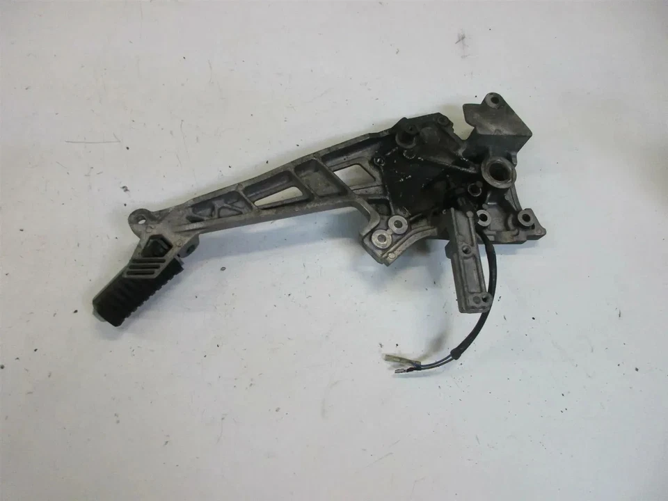 O3. Soporte de reposapiés para Kawasaki GPZ 900 R ZX 900 A Ninja, con reposapiés - Imagen 3 de 3