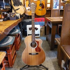 Guild Chitarra Acustica Elettrica OM-240CE Naturale con Borsa Gig