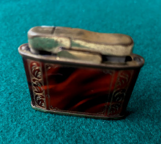 Ancien briquet à essence