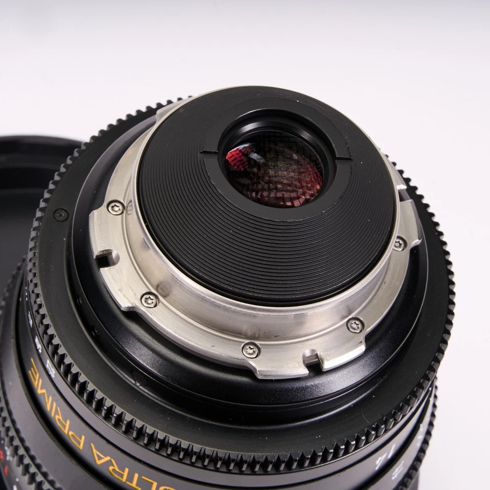 Lente ARRI Zeiss Ultra Prime 14 mm T1.9 con montaje PL y pies (envío gratuito) Foto 3 de 4