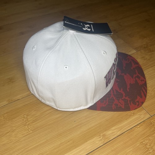 Under Armor Wisconsin Badgers Arch Red White Camo Flat Brim Fitted L/XL Hat Cap - Picture 8 of 14