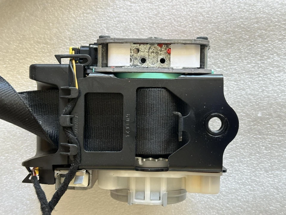 Par negro de retractores de cinturones de seguridad delanteros Audi A4, S4 2013 a 2016 izquierda y derecha Foto 4 de 4