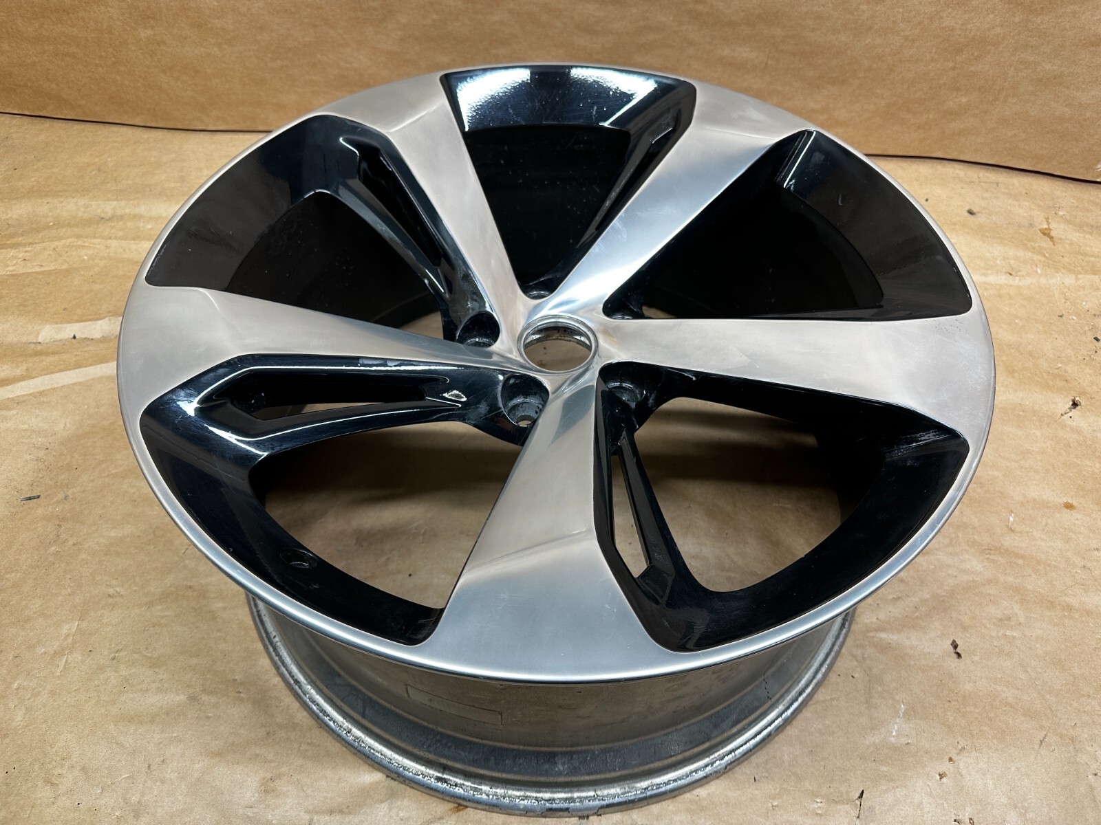 2017-2021 Bentley Bentayga wheel rim R22 22" x 10J Right RH Side OEM 36A601025AN