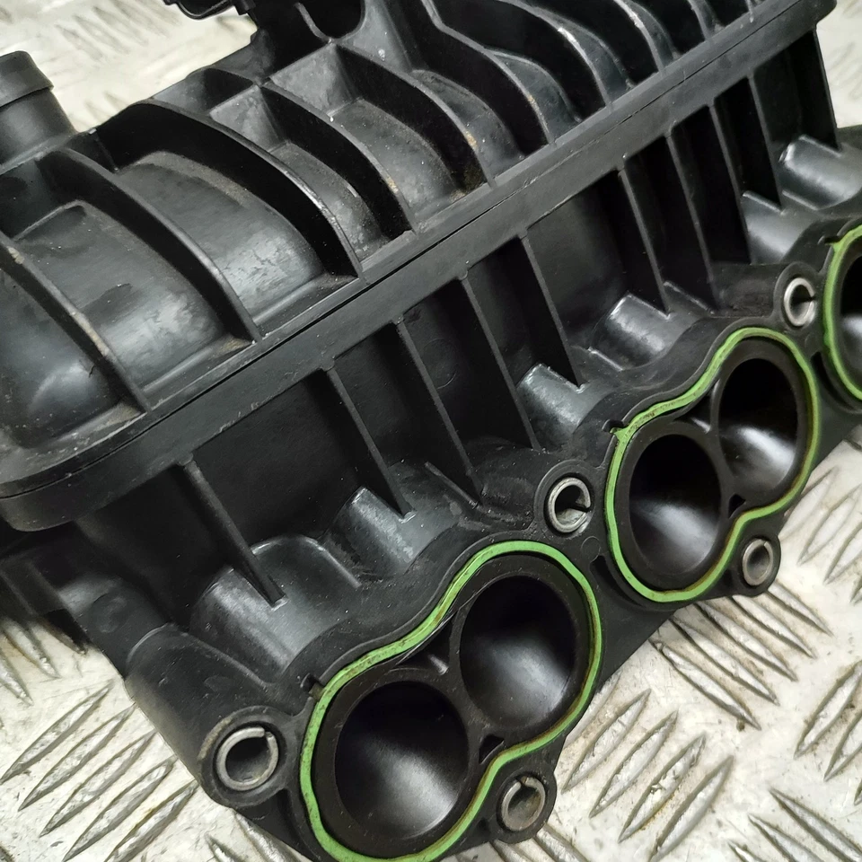 Ford Fiesta MK6 B299 Intake Manifold CM5G-9424-ee 1.0 Petrol 92KW 2016 30825674 - Image 3 of 4