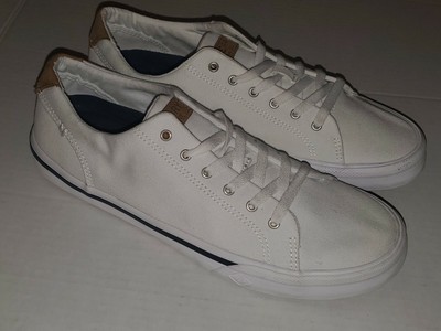 white canvas sperrys