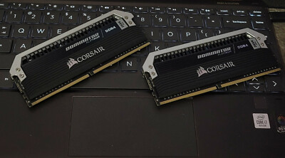 CORSAIR Dominator Platinum 16GB (2 x 8GB) 288-Pin DDR4 SDRAM DDR4