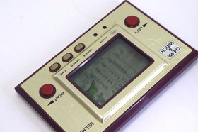 Nintendo Game & Watch Gold Series Helmet CN-07 Made in Japan 1981 Good Cond.