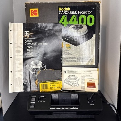 Kodak Carousel 4400 Slide Projector w/ Box Manual & Remote Tested Works Vintage
