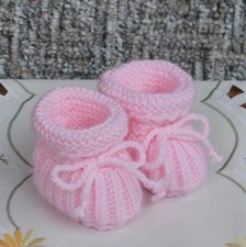 Babyschuhe gestrickt mini  rosa Taufe Mädchen Socken Frühchen Puppe Neugeborene