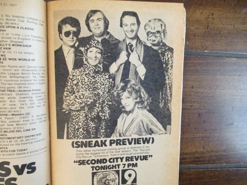 Aug. 27, 1977 TV Guide(SECOND  CITY  REVIEW/JOHN CANDY/JANE PAULEY/GRANT TINKER)