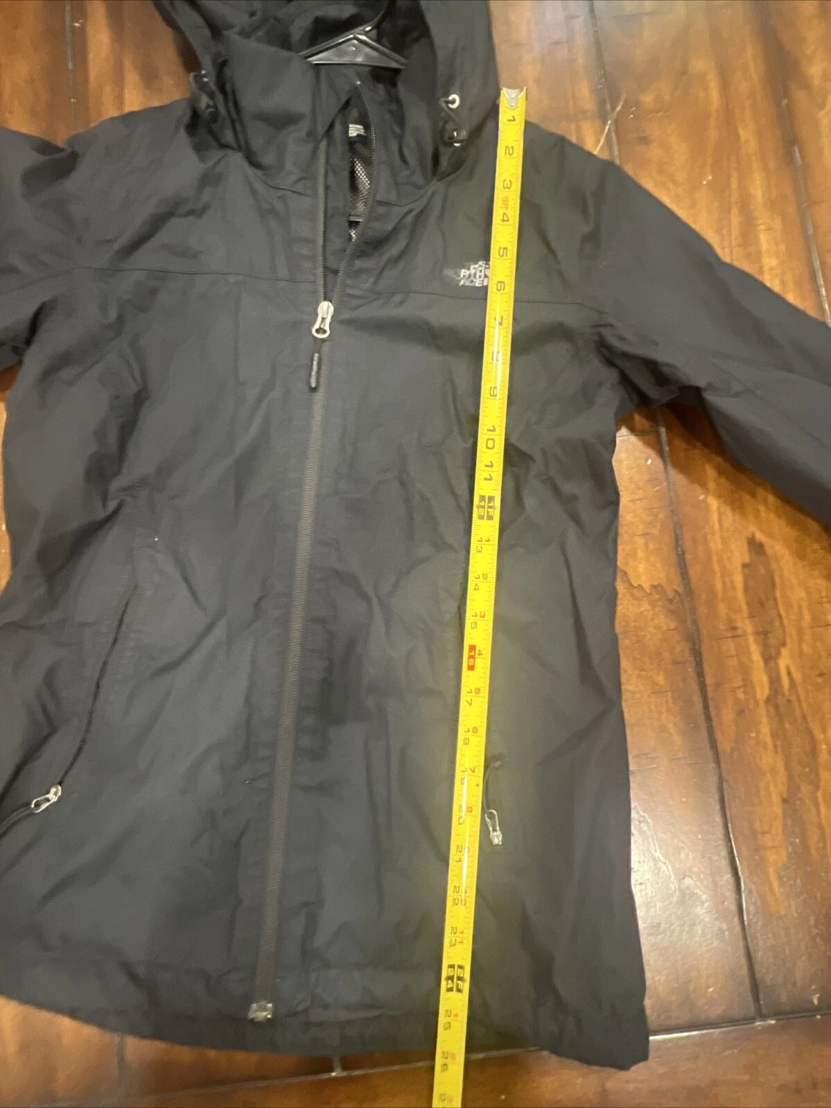 north-face hyvent windbreaker lightweight jacket