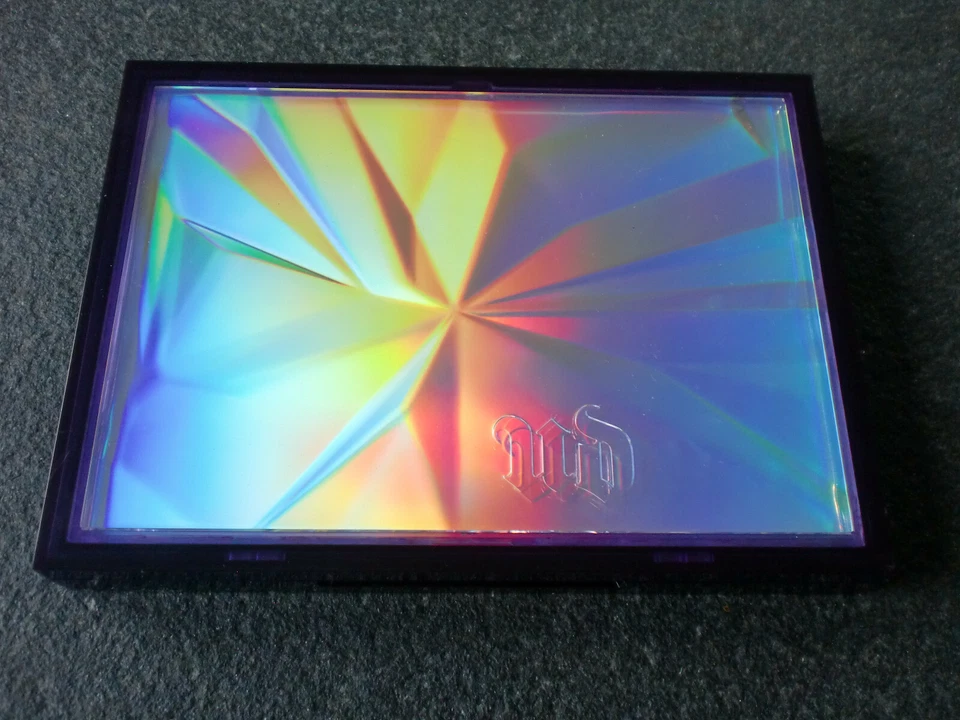 Distortion (UD). 15er Lidschattenpalette zum Selber-Mischen, neu