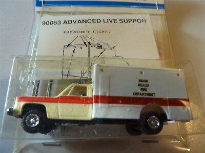 Trident 90063 US Chevrolet Suburban 4x4 Beach Advanced Life Support Ambulance HO