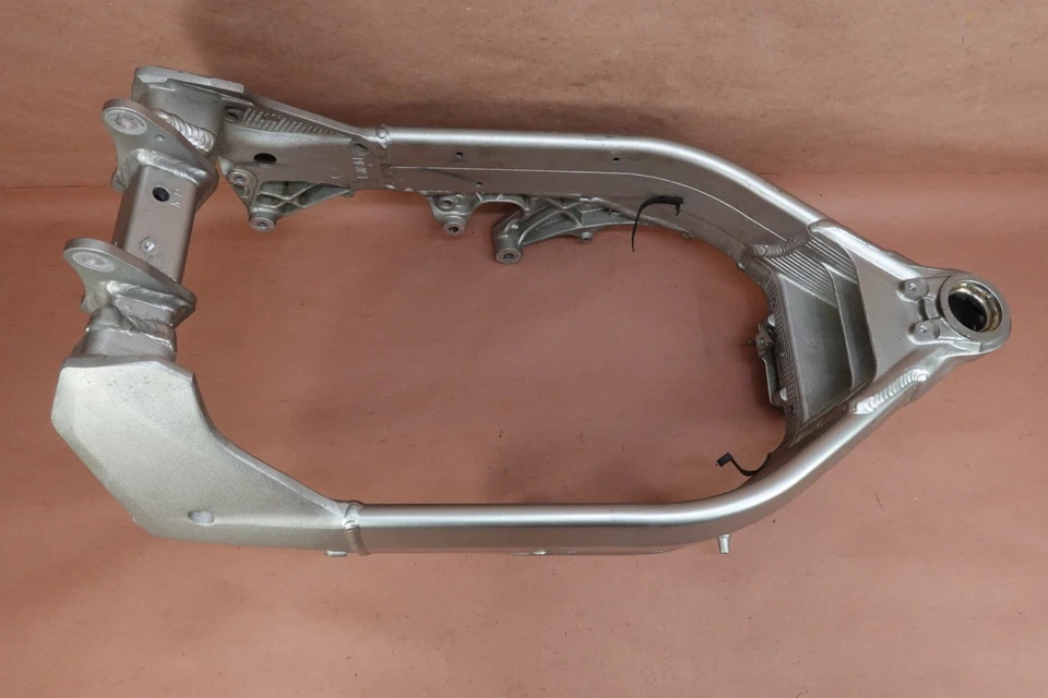 2003-2009 Honda Interceptor 800 VFR800 CHASSI QUADRO PRINCIPAL - Imagem 3 de 4