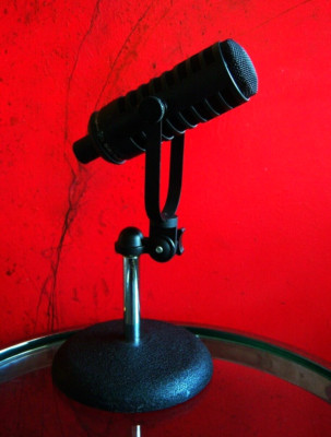 MXL BCD-1 Live Broadcast Dynamic Cardioid Vocal Performance Recording Microphone