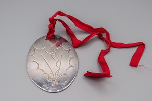 There Is An Explanation Video Cartier 1990 Noel Christmas Holly Leaf Seasons Greetings Ornament Annual Silver Inventory Sales Www Comunidadilgo Org