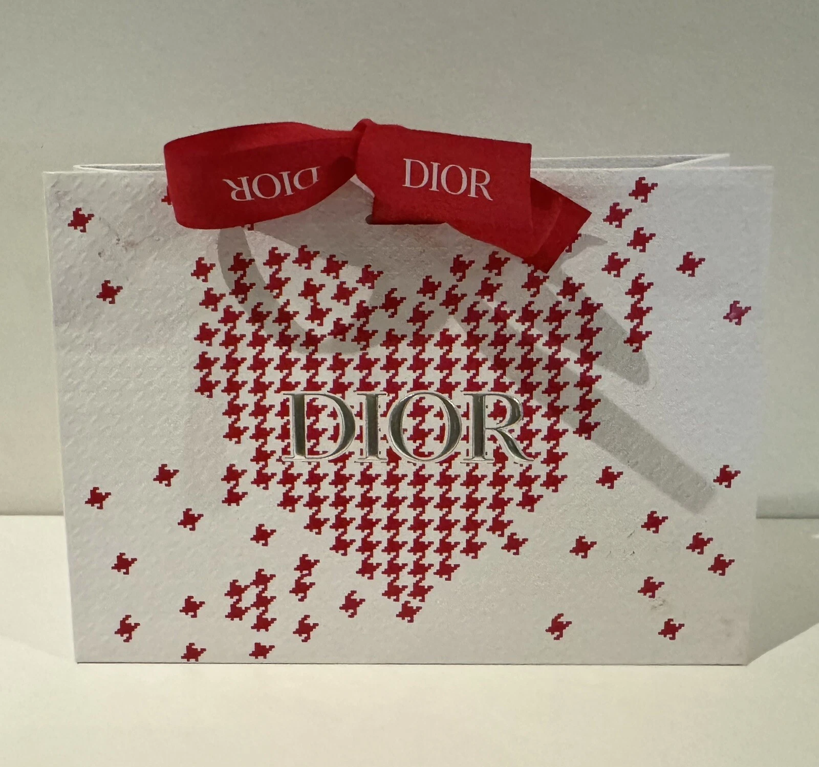 Sac en papier DIOR pochette cadeau pied de poule coeur rouge   peu commun